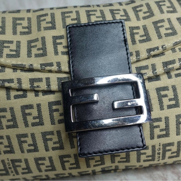 Authentic Fendi Zucca monogram baguette - Picture 2 of 13